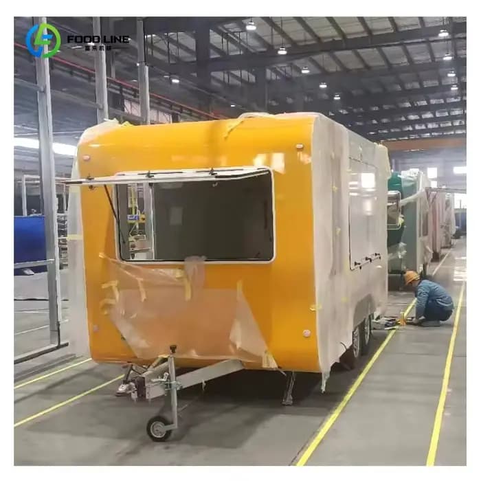 Camping-car mobile sur mesure avec cuisine complète, équipement de food truck pour le camping, la vente ambulante et les services de restauration rapide.