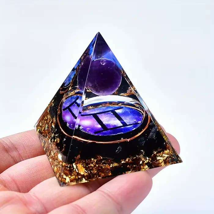 Pyramide d'orgone de douze signes du zodiaque avec améthyste pour la décoration de la maison, idée cadeau unique pour la famille et les amis