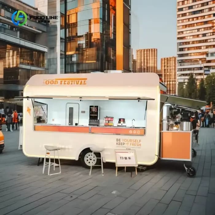 Camping-car mobile sur mesure avec cuisine complète, équipement de food truck pour le camping, la vente ambulante et les services de restauration rapide.