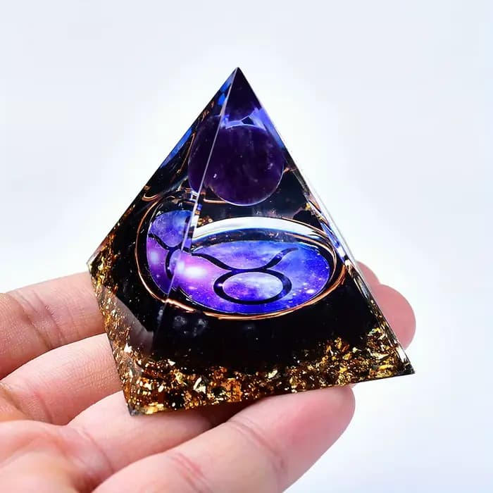 Pyramide d'orgone de douze signes du zodiaque avec améthyste pour la décoration de la maison, idée cadeau unique pour la famille et les amis